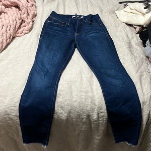 Good American, good waist skinny Jean with frayed hem